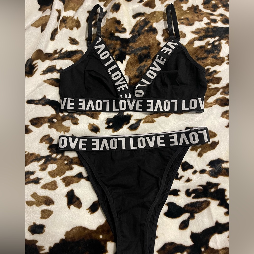 Black bra set